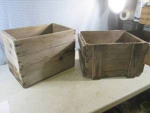lot 73 image: (CSB) 2 Vintage Wood Crates  Boxes