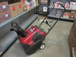 lot 83 image: (EW4) Toro CCR 3650 6.5 HP Snow Blower - Started, Ran and Auger Turns