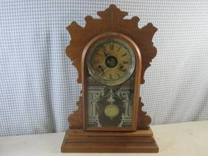 lot 90 image: (FS) Vintage Seth Thomas Clock Co. Mantel Clock with Key 20 Tall