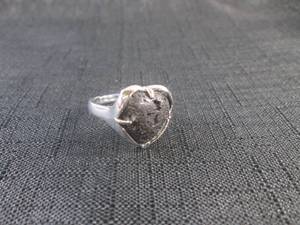 lot 135 image: (CNTR) Obsidian Heart Shaped Gemstone Ring