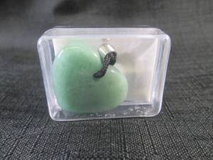 lot 142 image: (CNTR) Heart Shaped Jade Gemstone Necklace