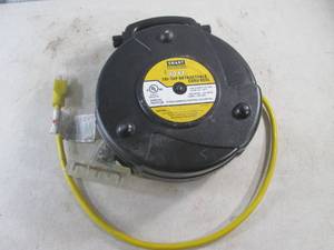 lot 161 image: (EC1) 40 Ft Tri-Tap Retractable Extension Cord Reel