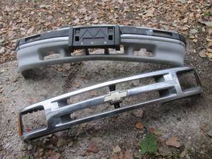 lot 169 image: (UD-1) Bumper and Grill for Chevy Blazer  S10