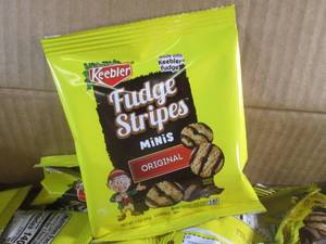 lot 178 image: (EC2) Case of 130 Bags Keebler Fudge Stripes Original Minis Cookies 1oz Bags Past Date