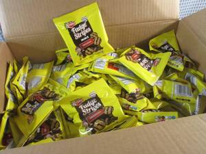 lot 179 image: (EC2) Case of 130 Bags Keebler Fudge Stripes Original Minis Cookies 1oz Bags Past Date