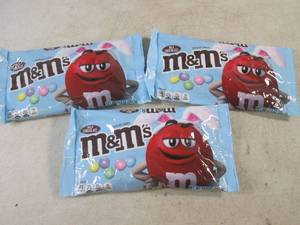 lot 227 image: (B-3) 3 Bags of M&ampMs 10oz Best by Oct 2023