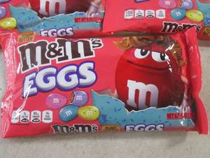 lot 235 image: (B-3) 3 Bags of Peanut Butter M&ampMs Eggs Best by Oct 2023