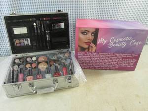 lot 268 image: (BSB) My Cosmetic Beauty Case - Good Christmas Gift