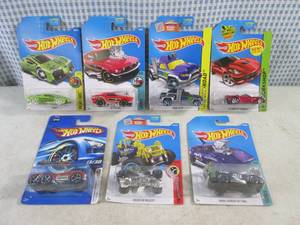 lot 279 image: (EC1) Assorted Hot Wheels in Packaging
