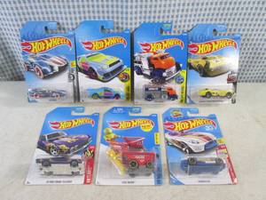 lot 280 image: (EC1) Assorted Hot Wheels in Packaging