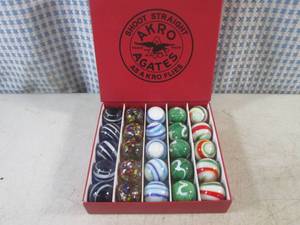 lot 296 image: (CNTR) Set of 25 Akro Agates Shoot Straight As A Kro Flies Marbles