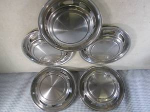 lot 320 image: (BSB) Set of 5 Vintage 13 Hub Caps Hubcaps