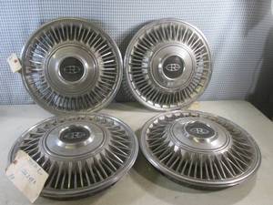 lot 321 image: (BSB) Set of 4 Vintage 15 Riviera Hub Caps Hubcaps