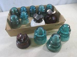 lot 334 image: (EC1) Assorted Vintage Glass and Ceramic Insulators