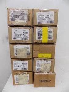 lot 100 image: HOFFMAN ABS 28087 10- AB SMALL HANDLE ADAPTER PLATE