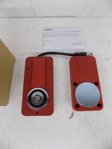 lot 230 image: ALLEN BRADLEY -  MAGNETIC SAFETY SWITCH,  NEW IN BOX  #440G-EZS21STL05H