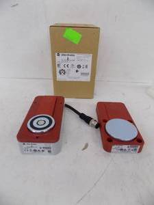 lot 232 image: ALLEN BRADLEY -  MAGNETIC SAFETY SWITCH,  NEW IN BOX  #440G-EZS21STL05H