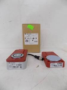 lot 233 image: ALLEN BRADLEY -  MAGNETIC SAFETY SWITCH,  NEW IN BOX  #440G-EZS21STL05H