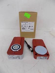 lot 238 image: ALLEN BRADLEY -  MAGNETIC SAFETY SWITCH,  NEW IN BOX  #440G-EZS21STL05H