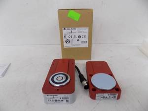 lot 242 image: ALLEN BRADLEY -  MAGNETIC SAFETY SWITCH,  NEW IN BOX  #440G-EZS21STL05H