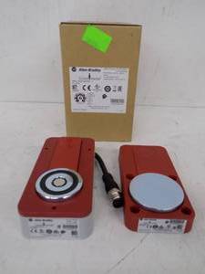 lot 244 image: ALLEN BRADLEY -  MAGNETIC SAFETY SWITCH,  NEW IN BOX  #440G-EZS21STL05H