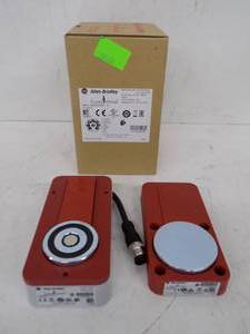 lot 245 image: ALLEN BRADLEY -  MAGNETIC SAFETY SWITCH,  NEW IN BOX  #440G-EZS21STL05H