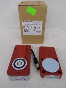 lot 247 image: ALLEN BRADLEY -  MAGNETIC SAFETY SWITCH,  NEW IN BOX  #440G-EZS21STL05H