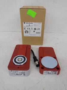 lot 249 image: ALLEN BRADLEY -  MAGNETIC SAFETY SWITCH,  NEW IN BOX  #440G-EZS21STL05H