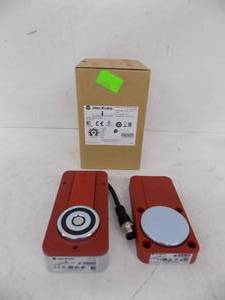 lot 254 image: ALLEN BRADLEY -  MAGNETIC SAFETY SWITCH,  NEW IN BOX  #440G-EZS21STL05H