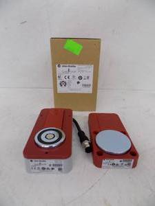 lot 255 image: ALLEN BRADLEY -  MAGNETIC SAFETY SWITCH,  NEW IN BOX  #440G-EZS21STL05H