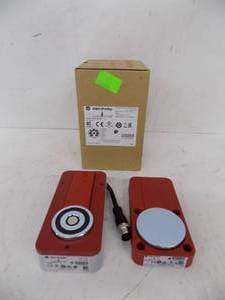 lot 258 image: ALLEN BRADLEY -  MAGNETIC SAFETY SWITCH,  NEW IN BOX  #440G-EZS21STL05H