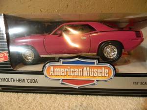 lot 16 image: ERTL, AMERICAN MUSCLE 118 SCALE 1970 PLYMOUTH HEMI CUDA - COLLECTORS EDITION - IN BOX - AWESOME PIECE - SEE PICTURES
