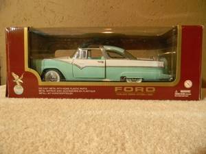 lot 24 image: ROAD LEGENDS 118 SCALE 1955 FORD FAIRLANE CROWN VICTORIA - IN BOX - AWESOME PIECE - SEE PICTURES