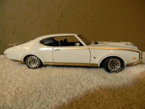 lot 30 image: ERTL 118 SCALE 1969 OLDSMOBILE HURST HO 455 LIMITED EDITION - USED FOR DISPLAY ONLY - NICE - AWESOME PIECE - SEE PICTURES