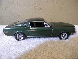 lot 41 image: REVELL 124 SCALE - FORD MUSTANG - USED FOR DISPLAY ONLY - NICE - AWESOME PIECE - SEE PICTURES