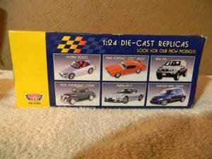 lot 42 image: MOTOR MAX 124 SCALE - 1948 CHEVY AEROSEDAN FLEETLINE - NEW IN BOX - NICE - AWESOME PIECE - SEE PICTURES