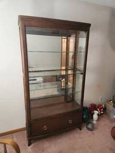 lot 140 image: Display Cabinet 2