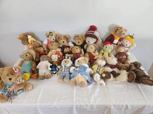 lot 325 image: Jim Shores Boyds Bears