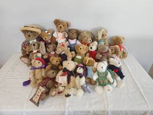 lot 327 image: Jim Shores Boyds Bears