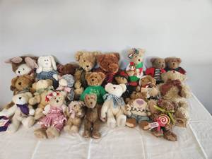lot 331 image: Jim Shores Boyds Bears