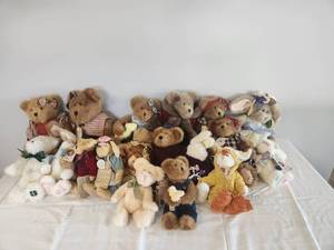 lot 333 image: Jim Shores Boyds Bears