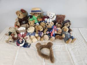 lot 334 image: Jim Shores Boyds Bears