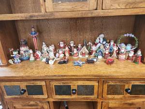 lot 342 image: Jim Shore Figurines