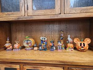 lot 346 image: Jim Shore Figurines