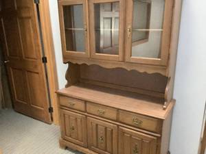 lot 549 image: Hutch