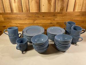 lot 154 image: Isaac Mizrahilive Tableware