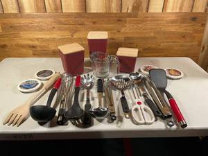 lot 156 image: Kitchen Utinsels