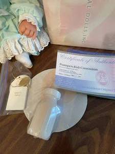 lot 109 image: Lee Middleton Doll - Pampers Kid - Caucasian