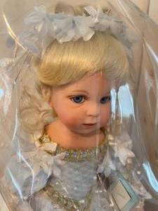 lot 113 image: Fairy Tale Princesses Cinderella Doll