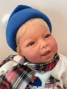 lot 115 image: Lee Middleton Doll - Let It Snow